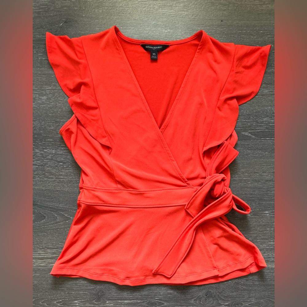 Banana Republic faux wrap top, xSmall, deep orange / red.Flutter sleeve stretch
